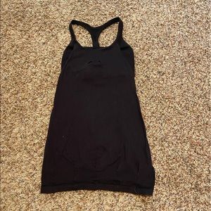 black lululemon tank with built in bra